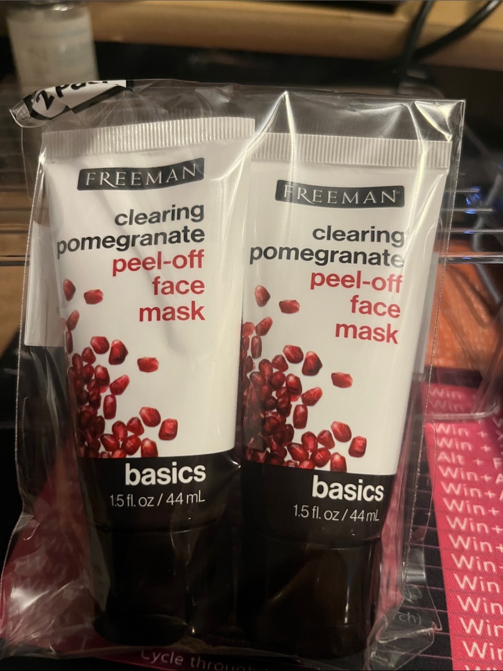 Freeman Clearing Pomegranate Face Mask